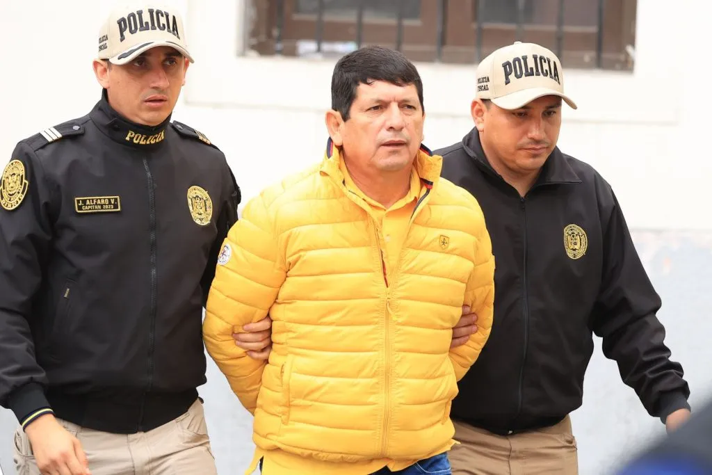 Agustín Lozano, el presidente de la FPF, es detenido. (Foto: Diego Montalvan)