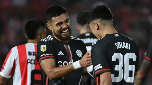 River sufrió defensivamente, pero le ganó a Instituto y quiere pelear hasta el final