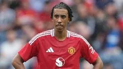 Leny Yoro, defensor del Manchester United.