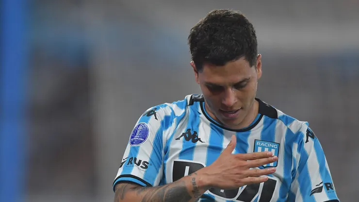 Gremio quiere sacar de Racing a Juanfer Quintero