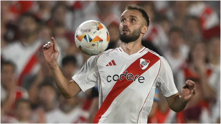 Germán Pezzella durante un partido de River.
