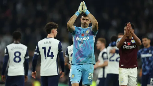 Tottenham se burló de Dibu Martínez tras la goleada al Aston Villa por Premier League