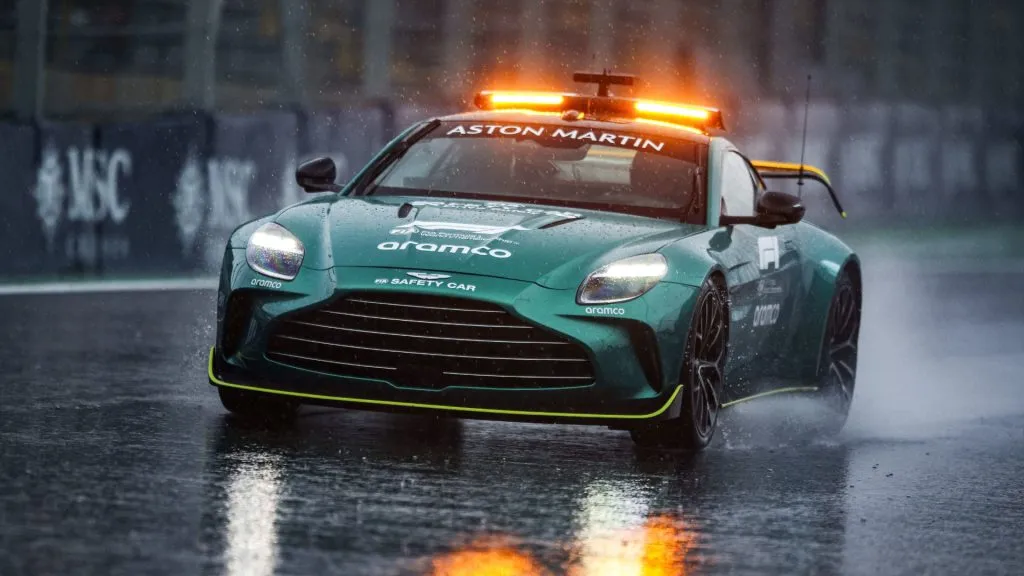 El Safety Car dio varios giros en Interlagos, pero la lluvia no cesó (IMAGO / PanoramiC).