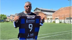 Wilson Severino con la camiseta de Atlas en el predio de la Unión Ferroviaria