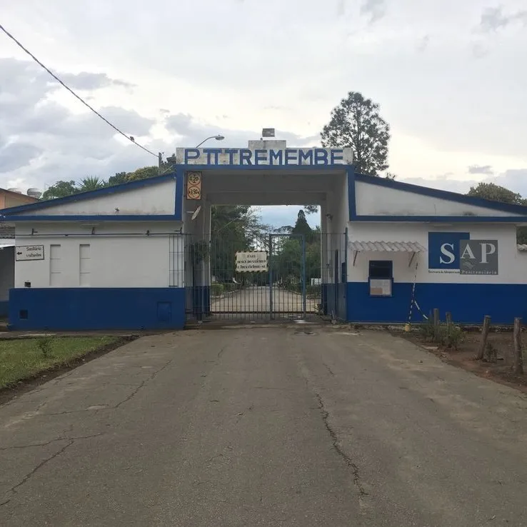 El ingreso a la cárcel de Tremembé en la que Robinho cumple su reeclusión.