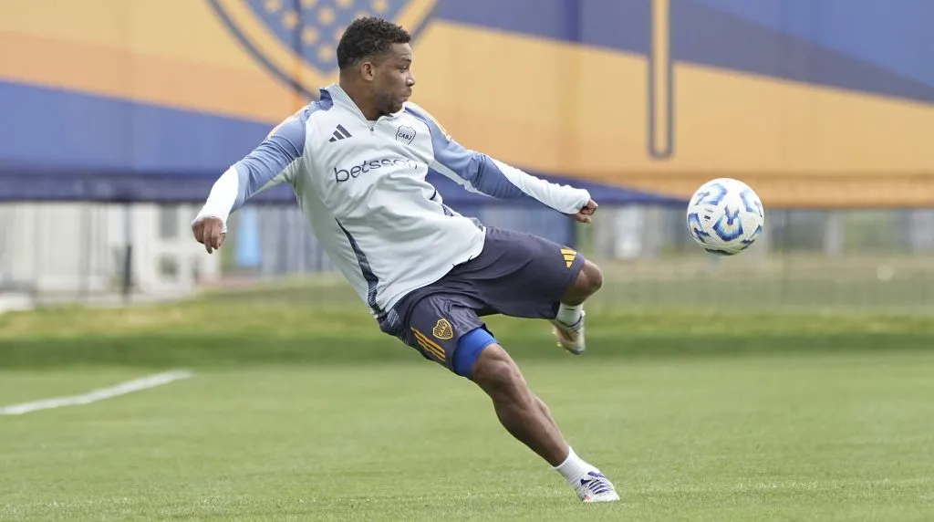 Frank Fabra se quedará a cumplir su vínculo en Boca.
