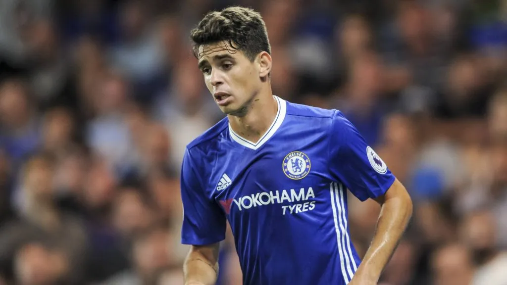 Oscar, jugando en Chelsea en la temporada 2016-17 antes de su salida (IMAGO / Uk Sports Pics Ltd).