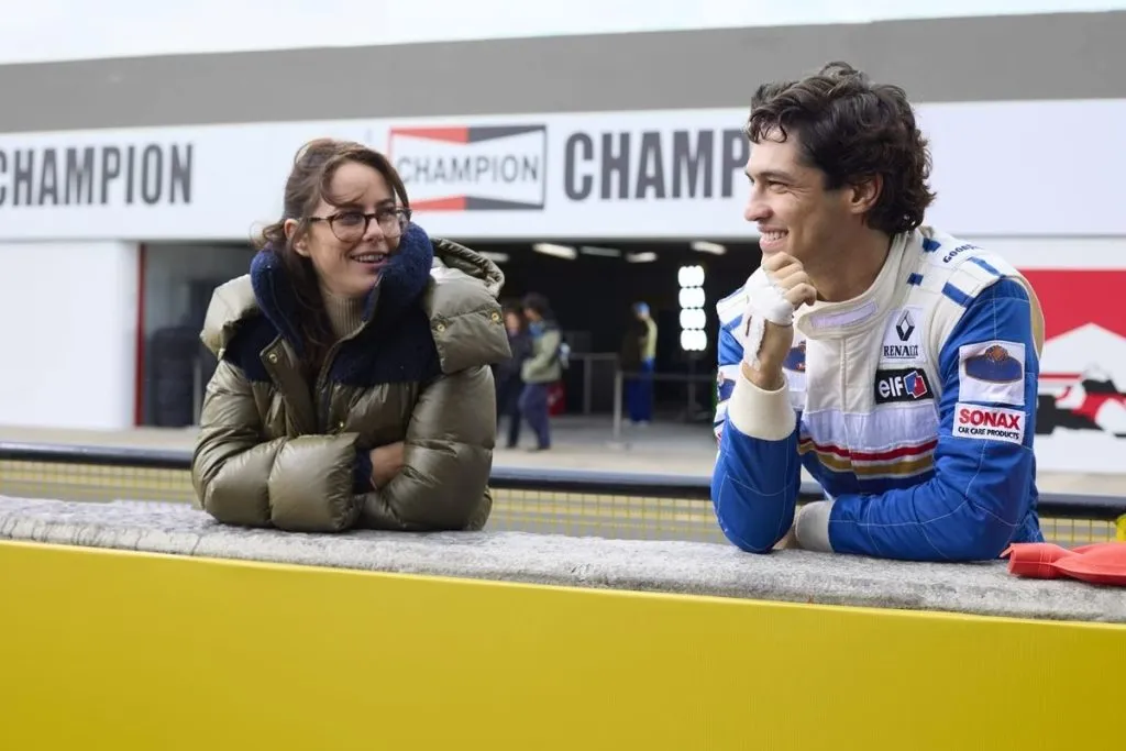 Laura Harrison entabla una relación cercana con Senna, pero siempre desde lo profesional.