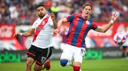 Paulo Díaz y Andrés Vombergar en el enfrentamiento entre San Lorenzo y River Plate en la fecha 20 de la Liga Profesional 2022.