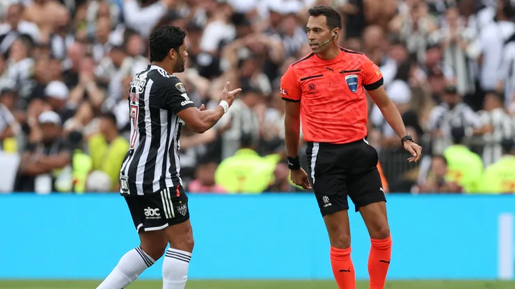 Atlético Mineiro denunciará a Facundo Tello y al VAR por la final de la Copa Libertadores