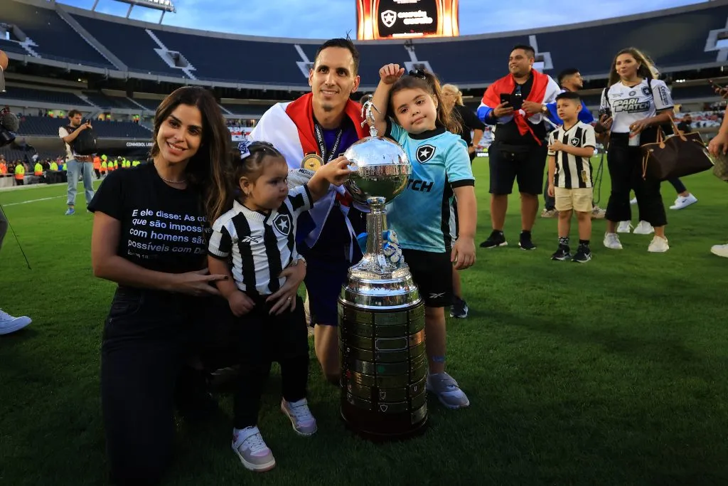 Gatito Fernández celebró junto a su familia su primera Libertadores.