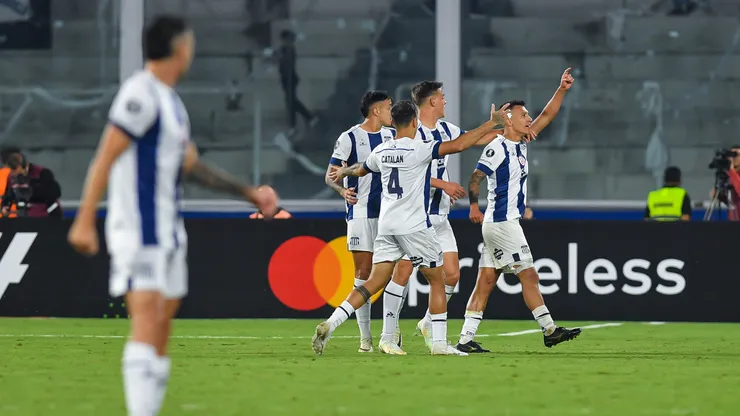Talleres sigue prendido en la pelea.
