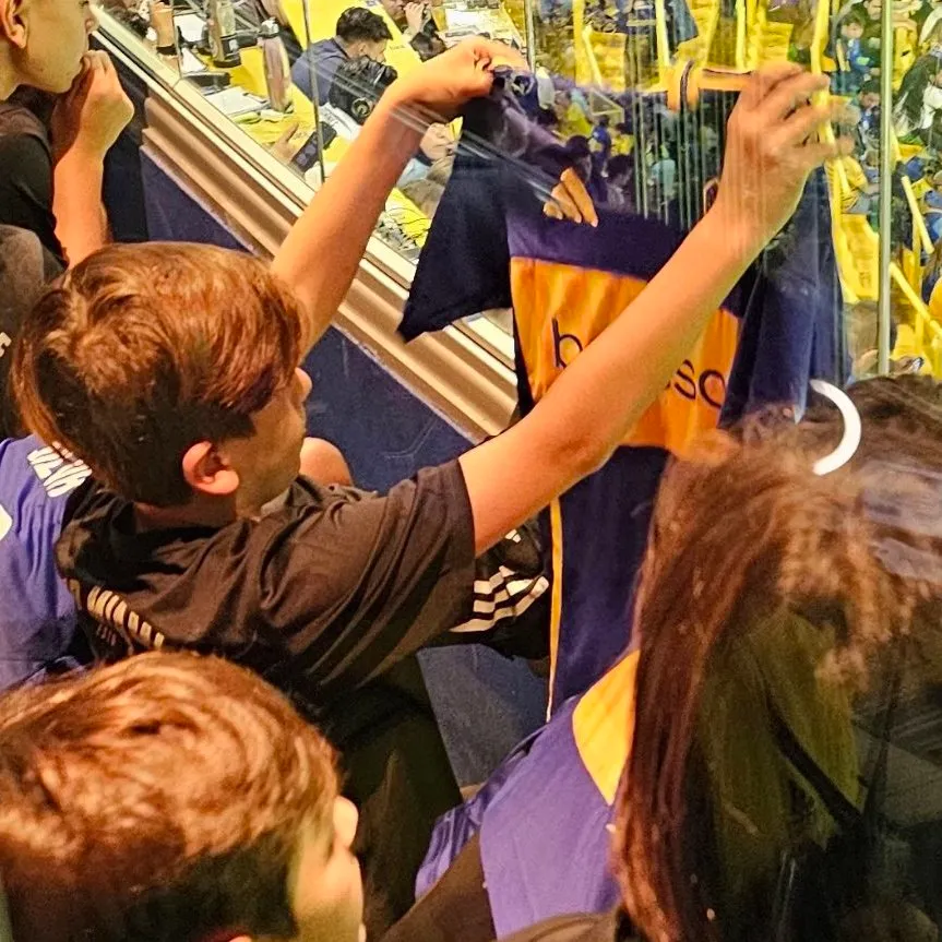 Thiago Messi con la camiseta de Boa