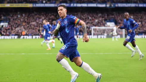 Enzo Fernández le hizo un golazo a Dibu Martínez en Chelsea vs. Aston Villa