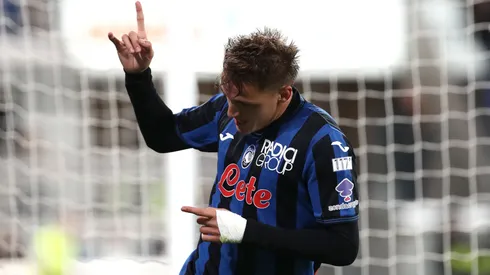 Mateo Retegui festeja un gol de Atalanta.