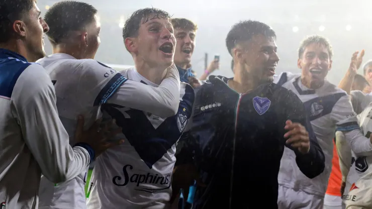 Los jugadores de Vélez Sarsfield festejan el triunfo contra Boca Juniors en la Copa Argentina 2024.