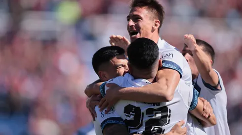 Los jugadores de Vélez festejan su triunfo ante San Lorenzo.