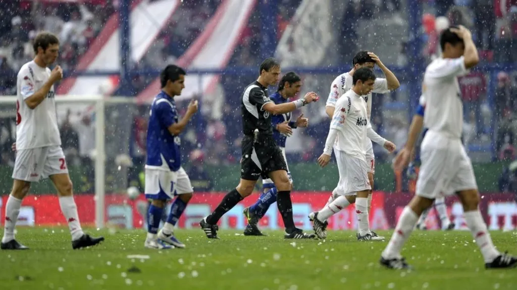 Gabriel Brazenas en el polémico partido entre Vélez y Huracán del Clausura 2009