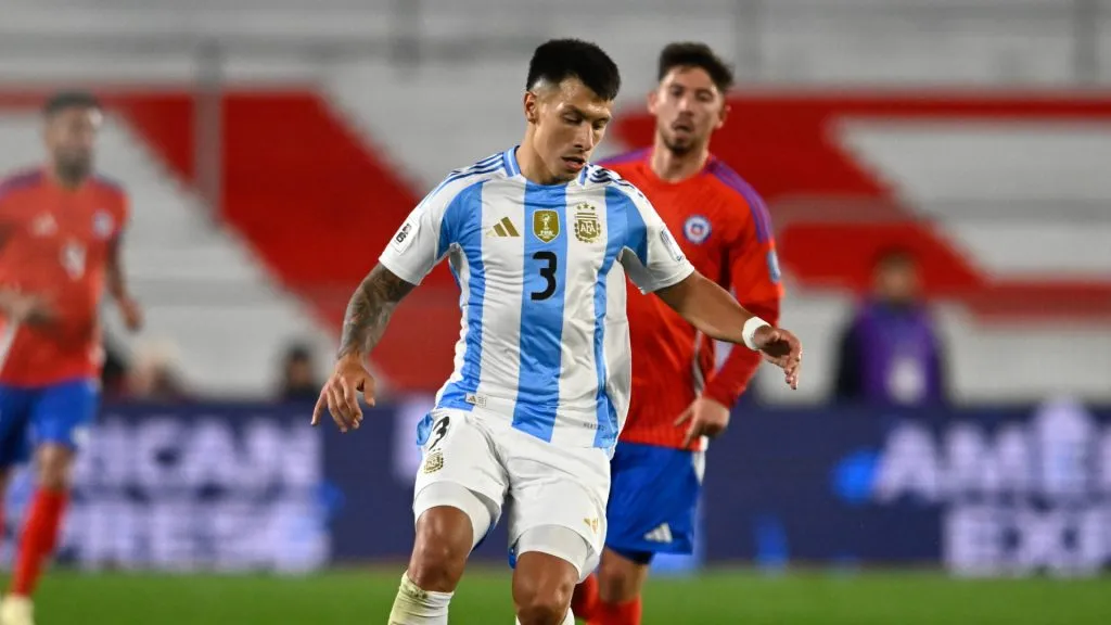 Lisandro Martínez, en un partido de la Selección Argentina ante Chile (IMAGO / Sebastian Frej).