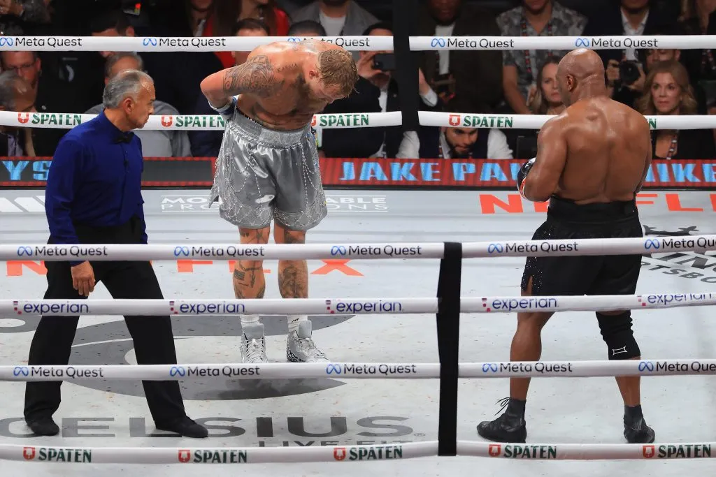 La reverencia de Jake Paul a Mike Tyson en pleno combate.