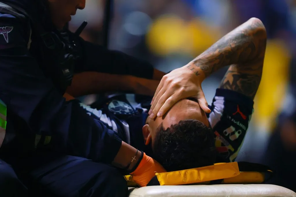 Lucas Ocampos tuvo que dejar el terreno de juego a los 4 minutos.