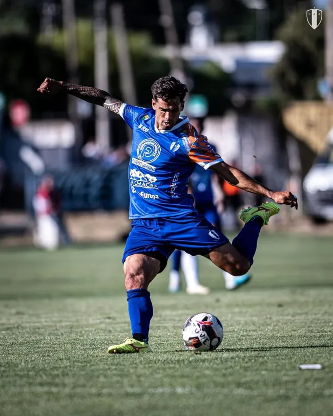 Emmanuel Más, jugador de Juventud Unida de Las Piedras.