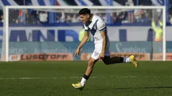 Claudio Aquino festeja uno de sus goles para Vélez contra Defensa y Justicia en la fecha 9 de la Liga Profesional 2024.