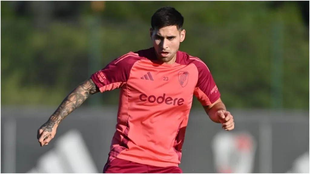 Rodrigo Villagra entrenándose en River.