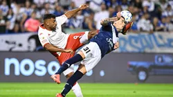 Valentín Gómez recibió una dura patada de Wanchope Ábila.