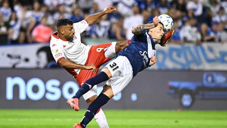 Valentín Gómez recibió una dura patada de Wanchope Ábila.