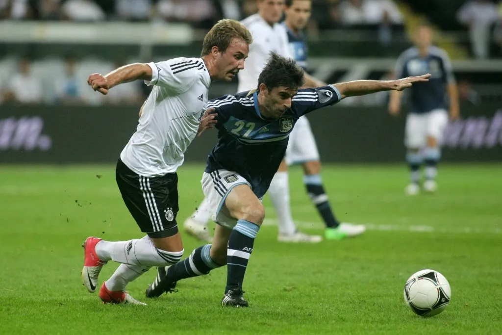 Mario Götze y Rodrigo Braña. (Foto: IMAGO).