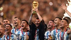 El Aston Villa se sumó a los festejos por el segundo aniversario del título de la Selección Argentina en Qatar.