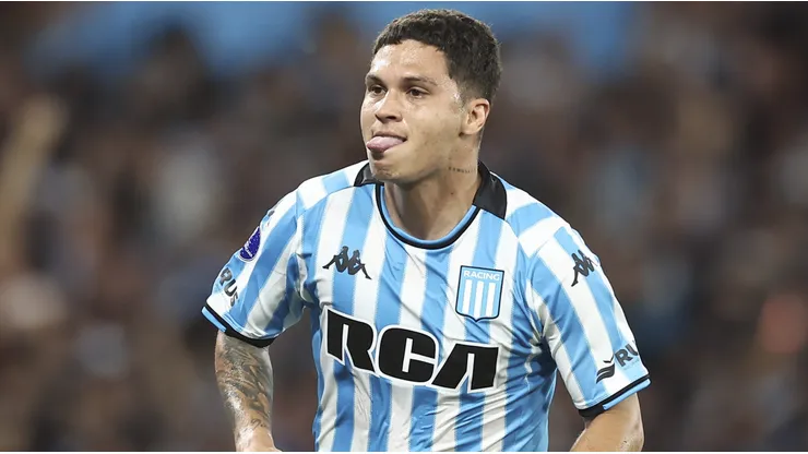 Competencia para River: Santos quiere negociar con Racing por Juanfer Quintero