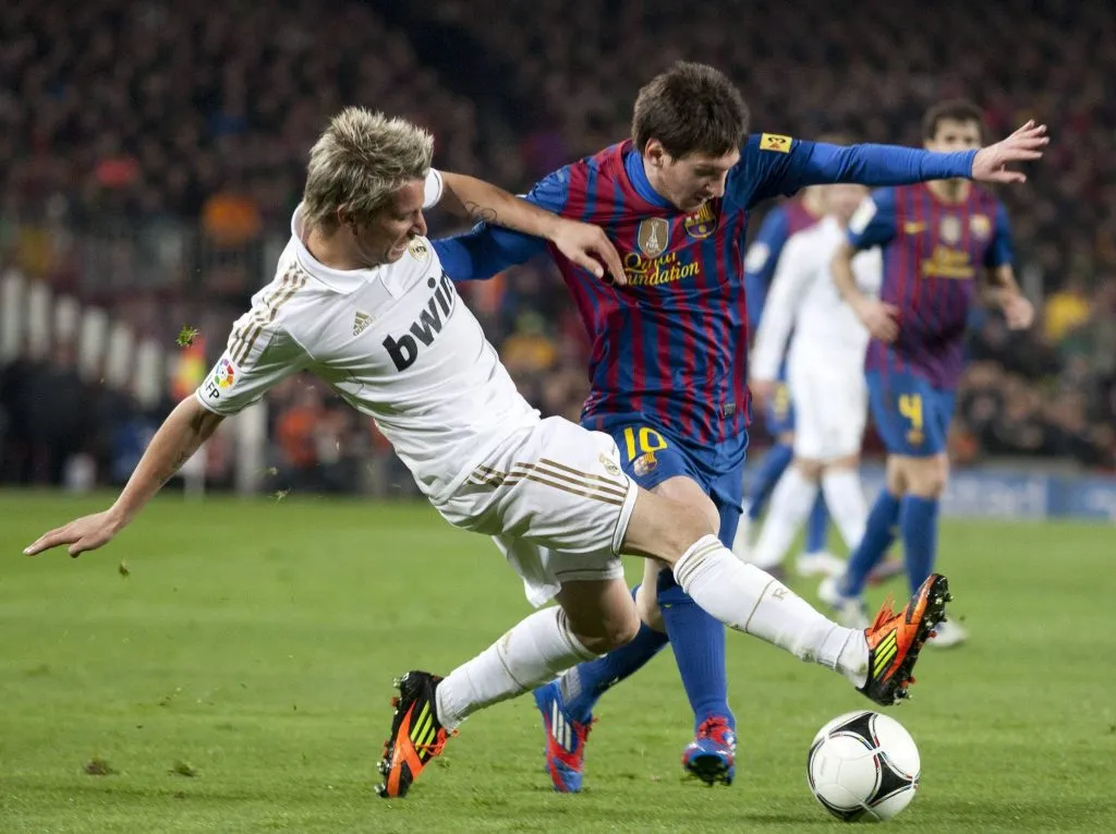 Coentrao marcando al intratable Messi del 2012. IMAGO