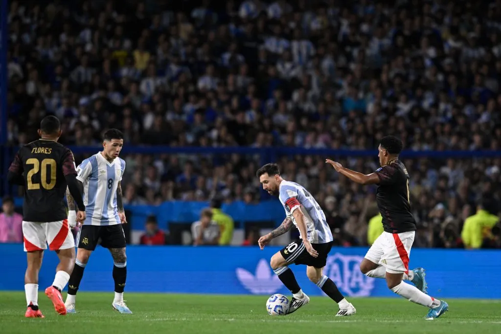 Argentina derrotó 1 a 0 a Perú en su último partido de 2024. (Foto: IMAGO).