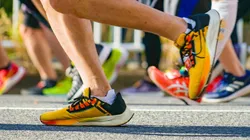 Amazon cuenta con una gran variedad de zapatillas deportivas para caminar.