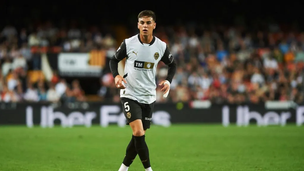 Enzo Barrenechea, joven figura del Valencia (IMAGO / DeFodi Images).