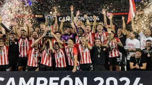 Estudiantes ganó el Trofeo de Campeones.