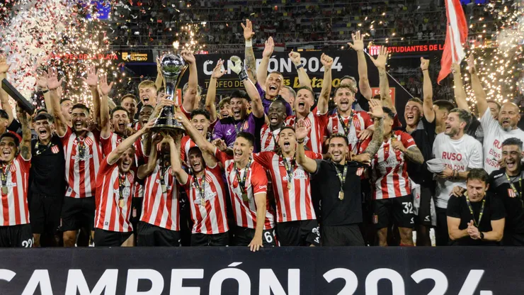 Estudiantes ganó el Trofeo de Campeones.