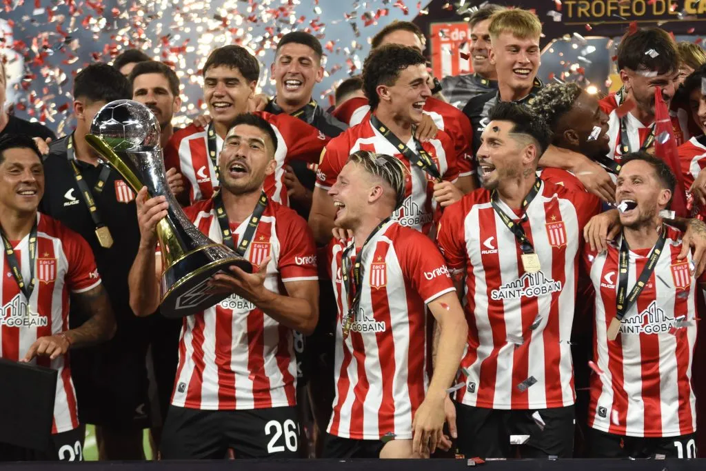 Lollo con el Trofeo de Campeones. (Foto: Getty).