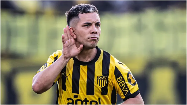 Leo Fernández con la camiseta de Peñarol.