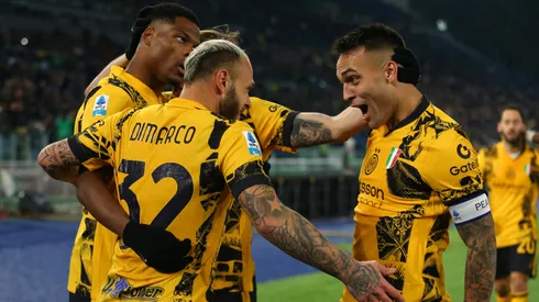 Lautaro festeja junto a sus compañeros uno de los goles de la victoria por 6-0 ante Lazio.