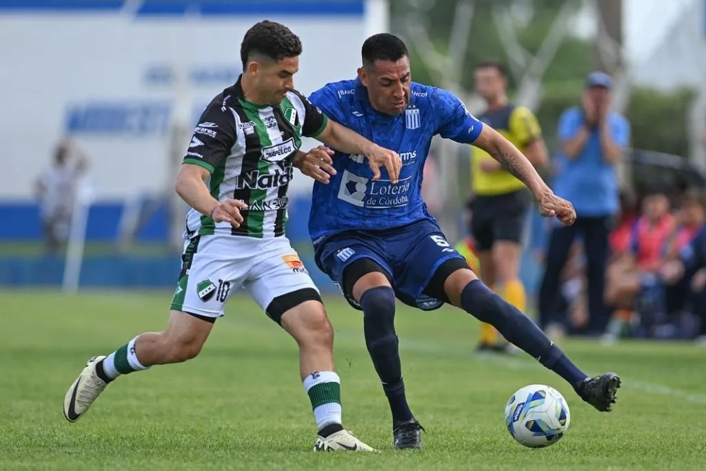 Marcos Brítez Ojeda en acción con Argentino de Monte Maíz.