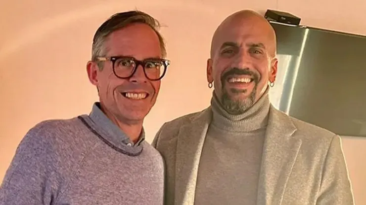 Foster Gillett, junto al presidente de Estudiantes, Juan Sebastián Verón.
