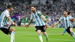Di María, Messi y Julián festejan el primer gol de Argentina ante México en Qatar 2022.