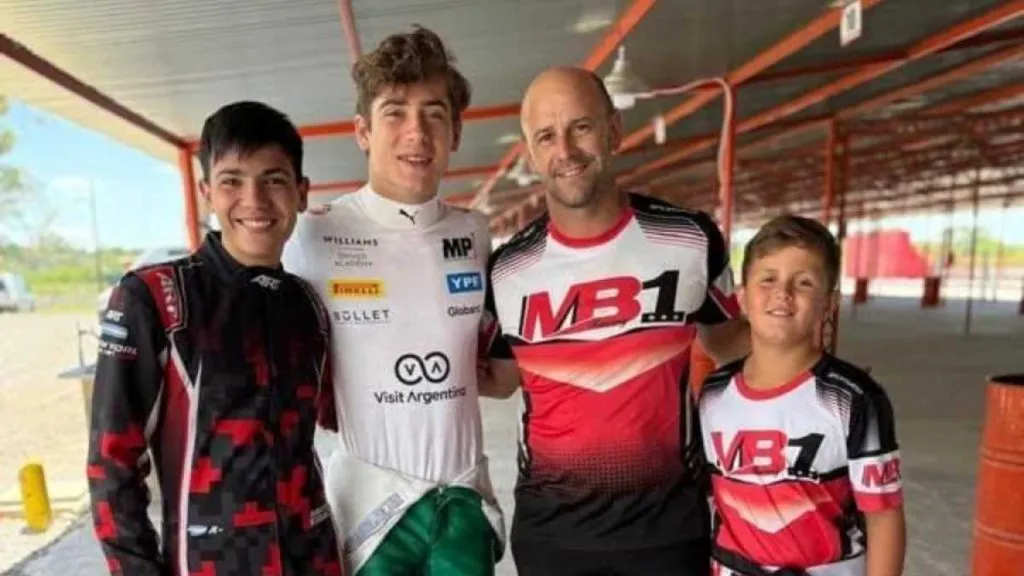 Colapinto, junto a Mati Bonvin, director del MB1 Racing Kart (Instagram @matibonvin_mb1).