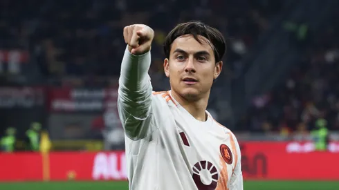 El golazo de Dybala, de derecha, para que Roma le empate a Milan por la Serie A