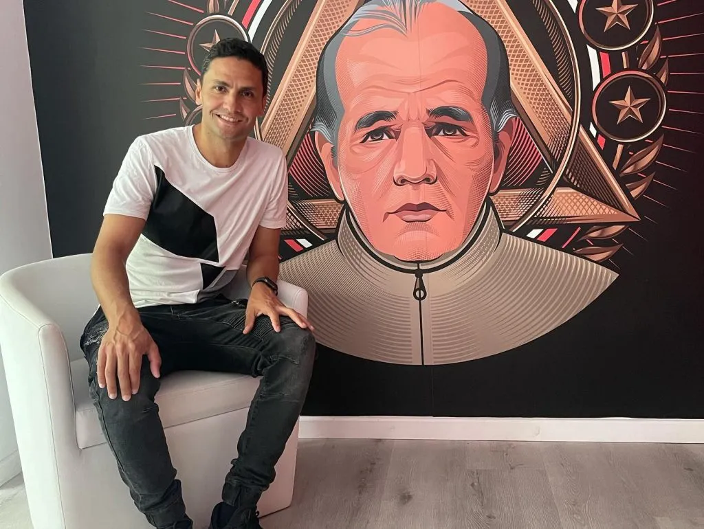 Carrusca y el mural de Sabella, en el Estadio UNO. Foto IG.