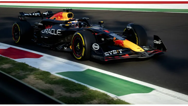 Max Verstappen a bordo de su Red Bull.