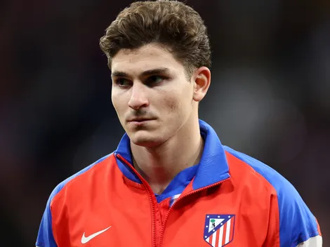 Atento Julián Álvarez: el exitoso DT que se encamina a dirigir el Mundial de Clubes 2025